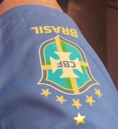 Neymar coloca sexta estrela no escudo da CBF - Reprodução