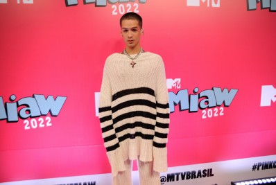 João Guilherme se irrita com crítica sobre estilo e dispara: 'Cuspiu bosta'