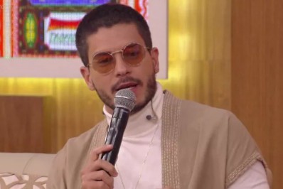 Arthur Aguiar para de seguir novo namorado de Maíra Cardi