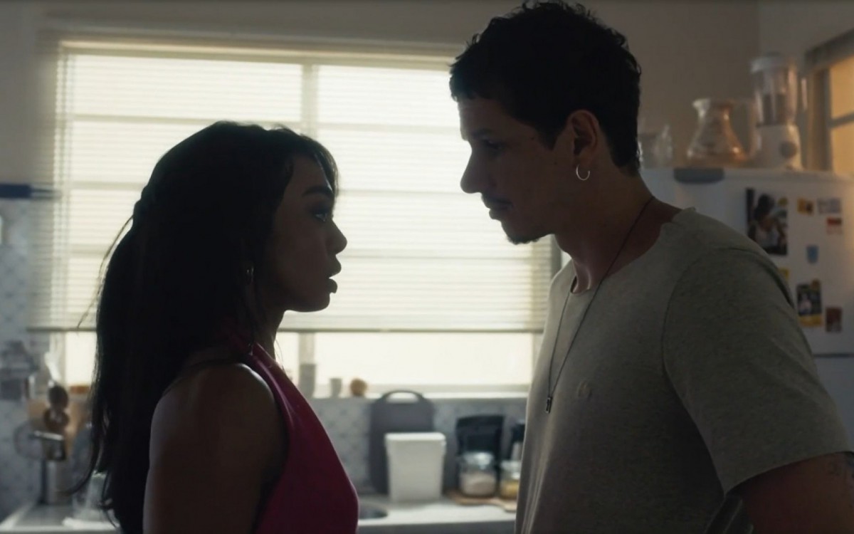 Talita (Dandara Mariana) e Gil (Rafael Losso) se reconciliaram, em 'Travessia' - Reprodução/TV Globo