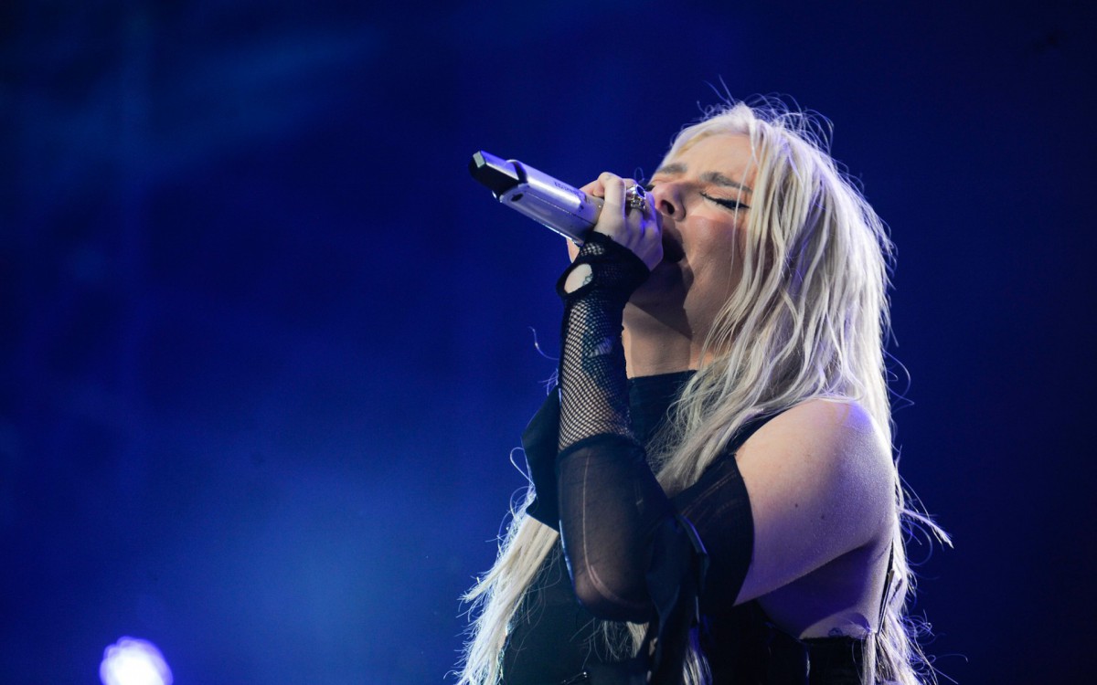 Lu&iacute;sa Sonza se emocionou durante estreia de nova turn&ecirc;, em S&atilde;o Paulo, neste s&aacute;bado