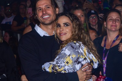 Wanessa Camargo e Dado Dolabella curtem show de Ivete Sangalo em clima romântico