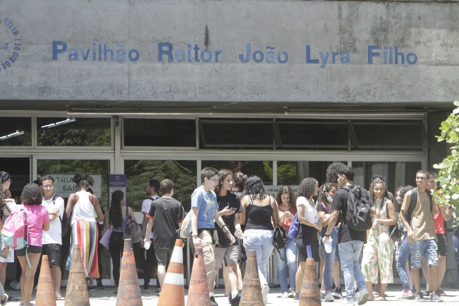 Segundo dia de Enem tem menor movimento de candidatos em Salvador