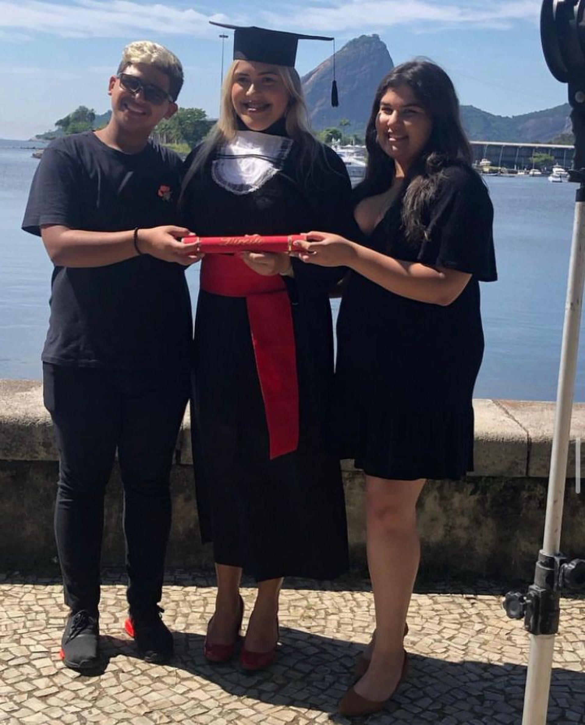 O irmão caçula Calvin, de 14 anos, Mylena, e a irmã Luciana, de 21 anos - Redes Sociais