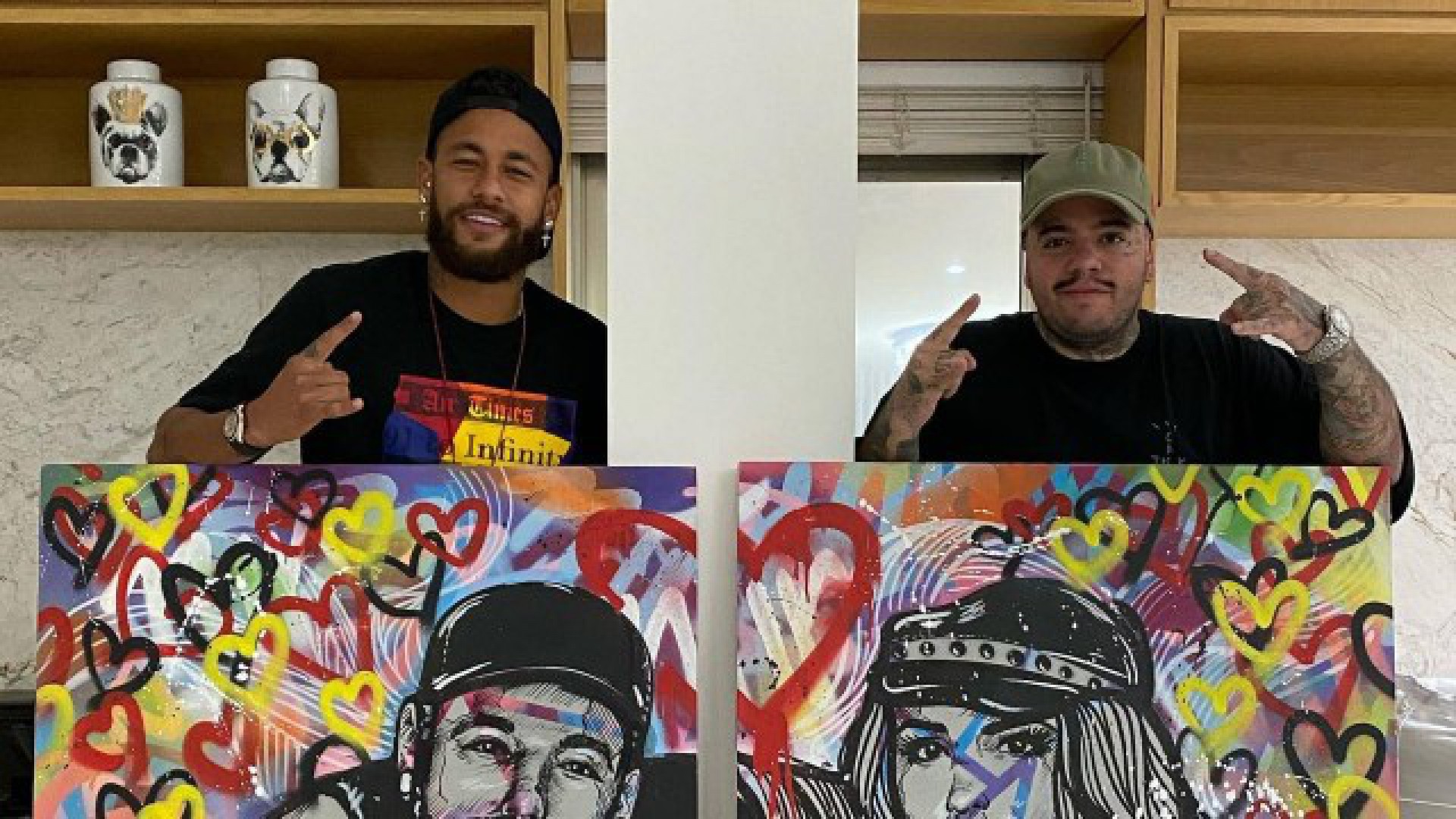 Neymar e o tatuador Adão Rosa - Reprodução Internet