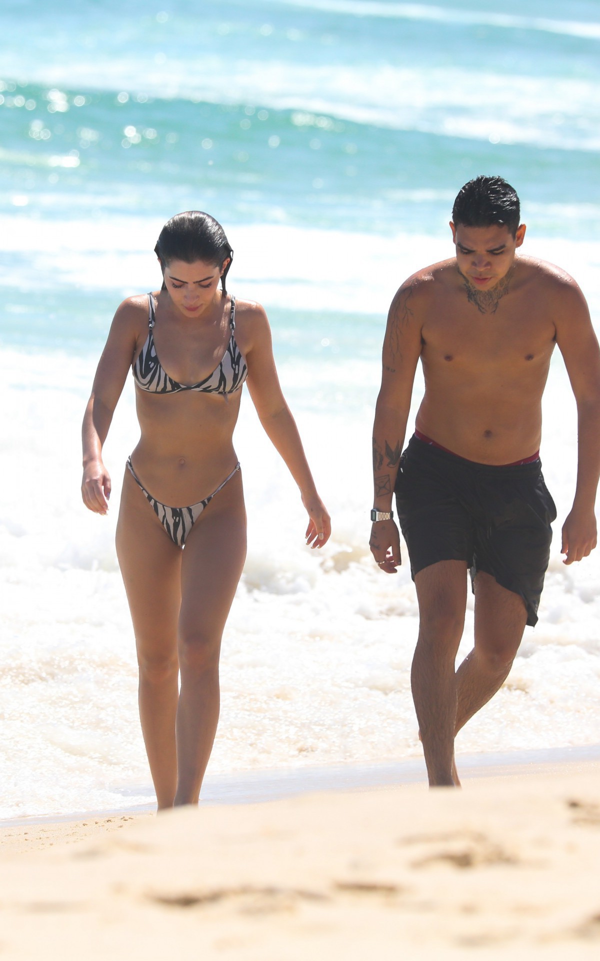 Jade Picon curte domingo de sol na Praia da Barra da Tijuca, na Zona Oeste do Rio