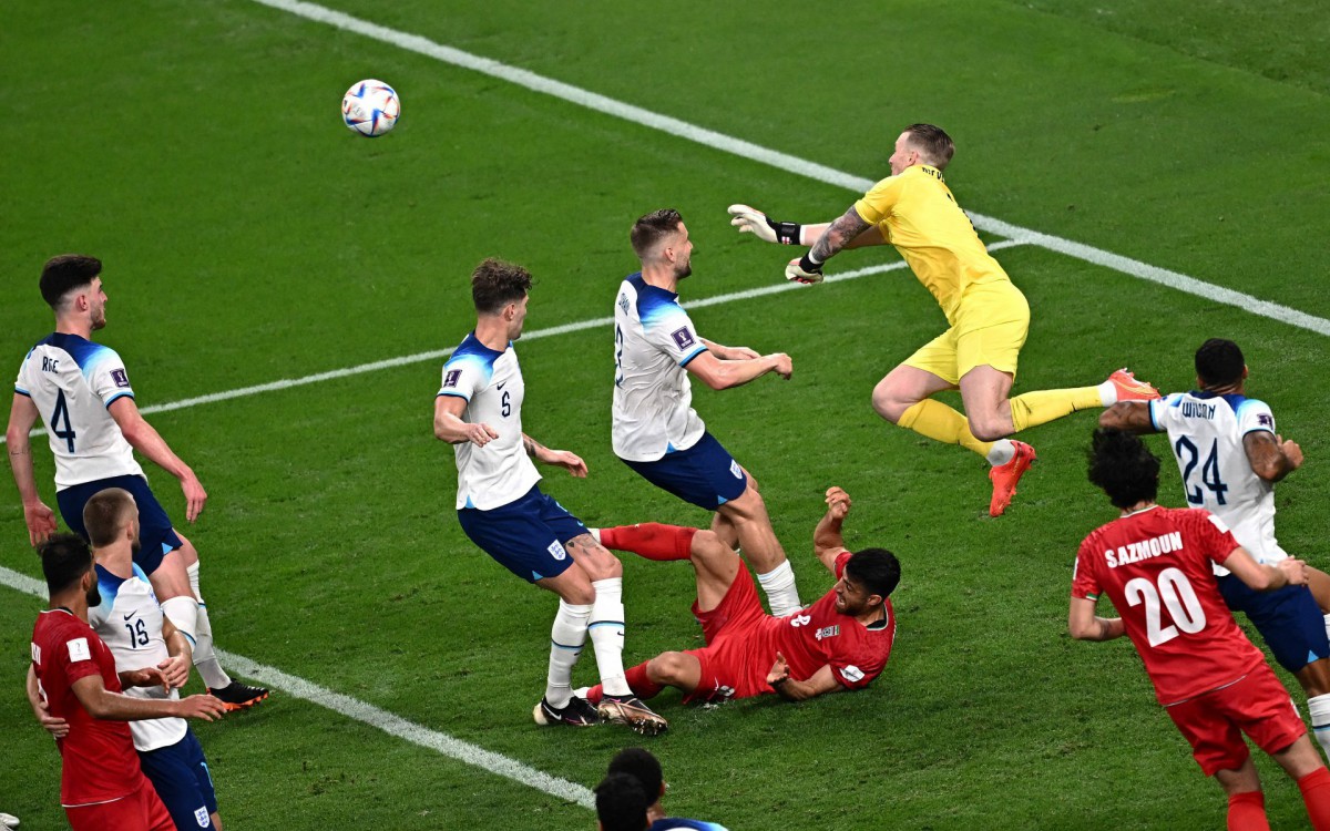 Inglaterra goleou o Ir&atilde; 