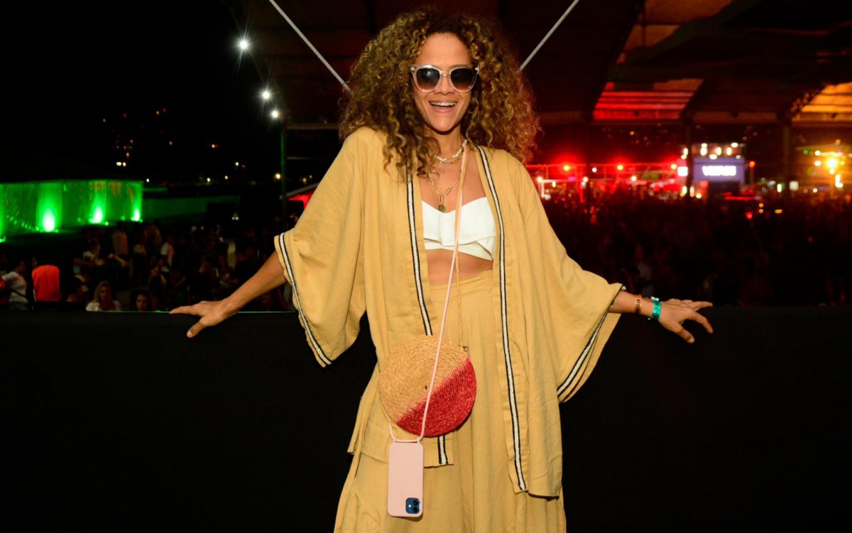 Aline Borges, de 'Pantanal', no Festival Village Betano