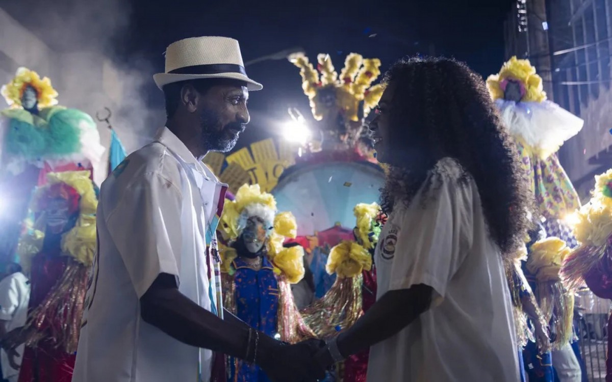 'Encantado's' traz protagonismo negro em supermercado que vira escola de samba - Globo/Vitor Pollak