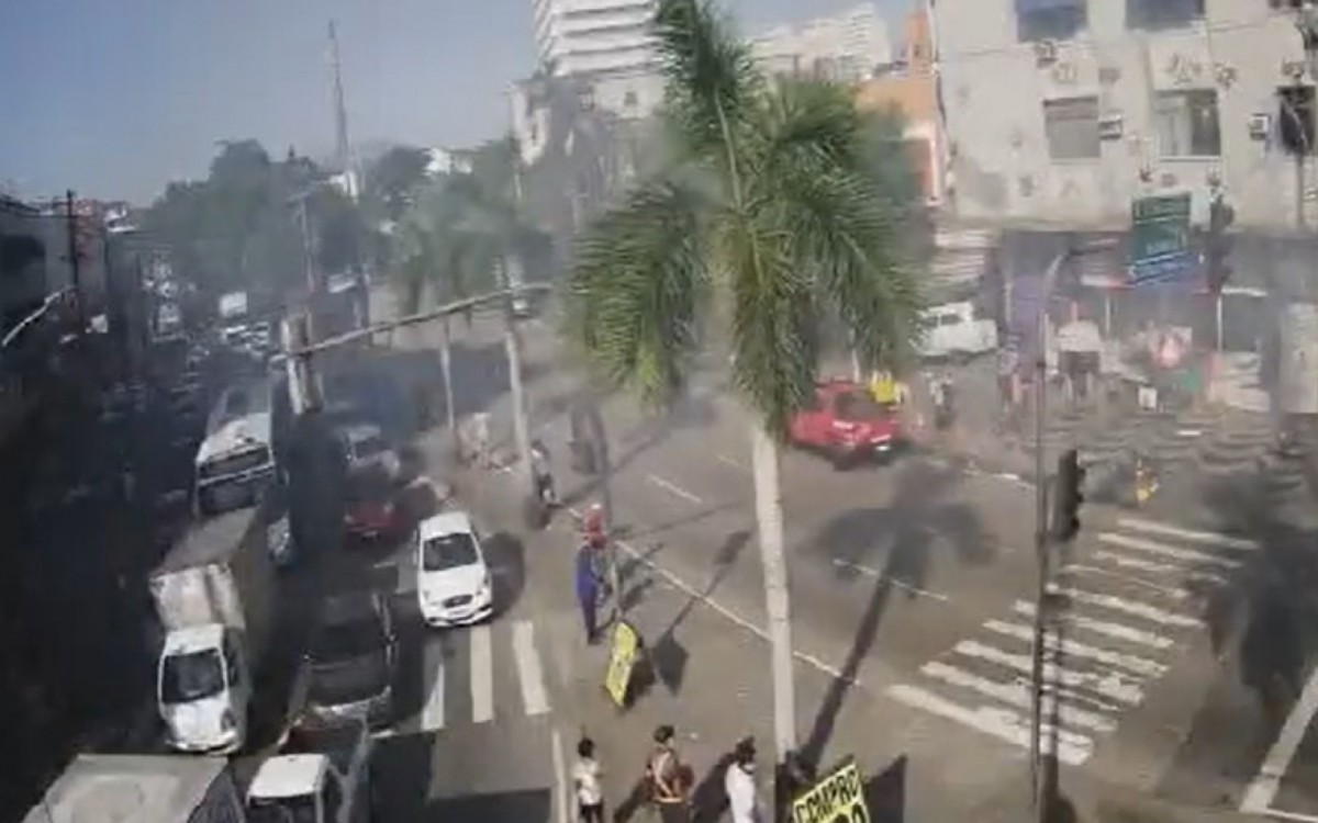 O inc&ecirc;ndio provou nuvens de fuma&ccedil;a na regi&atilde;o