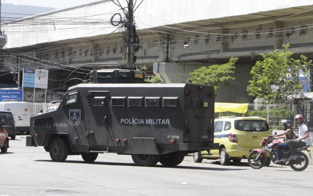 Policiamento reforçado no entorno da comunidade do Jacarezinho após três dias de intenso confronto - Marcos Porto/Agência O DIA