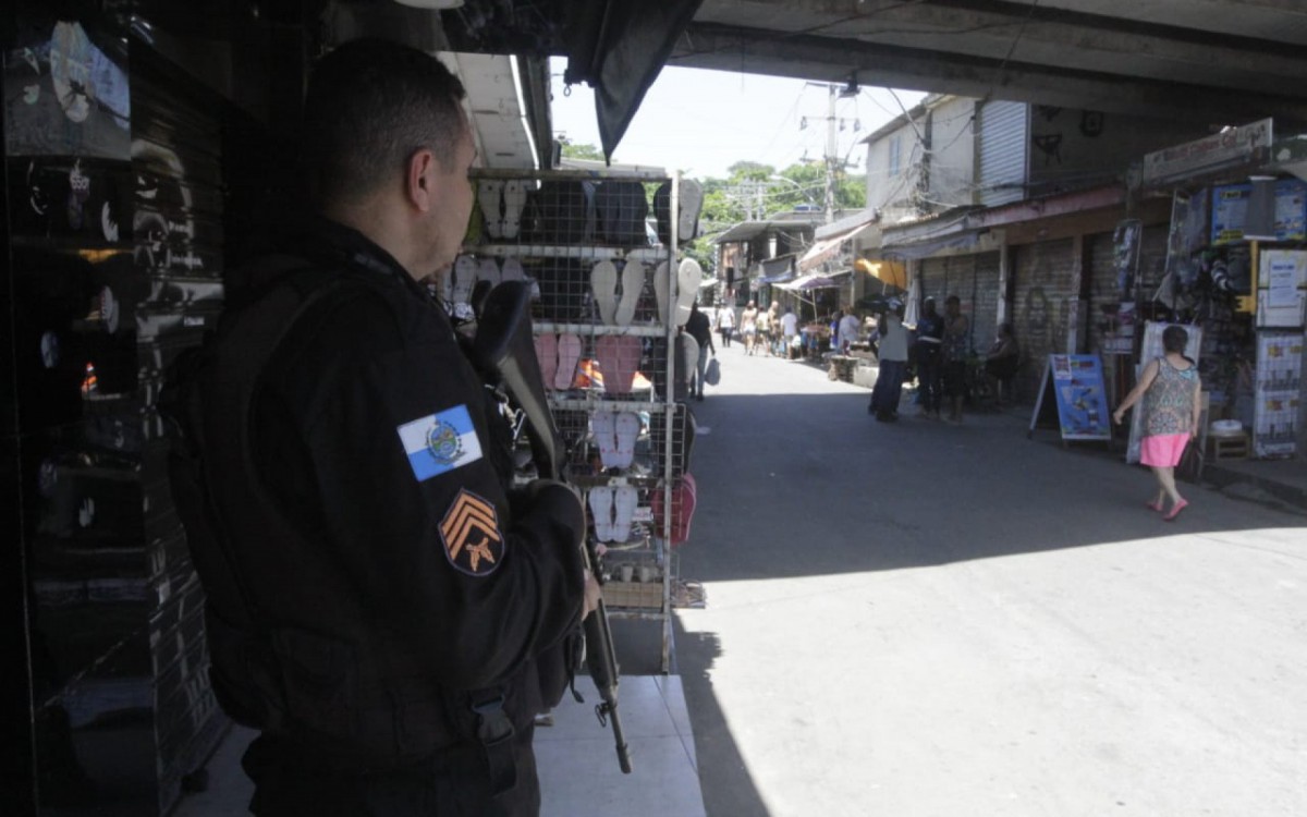 Policiamento reforçado no entorno da comunidade do Jacarezinho após três dias de intenso confronto - Marcos Porto/Agência O DIA