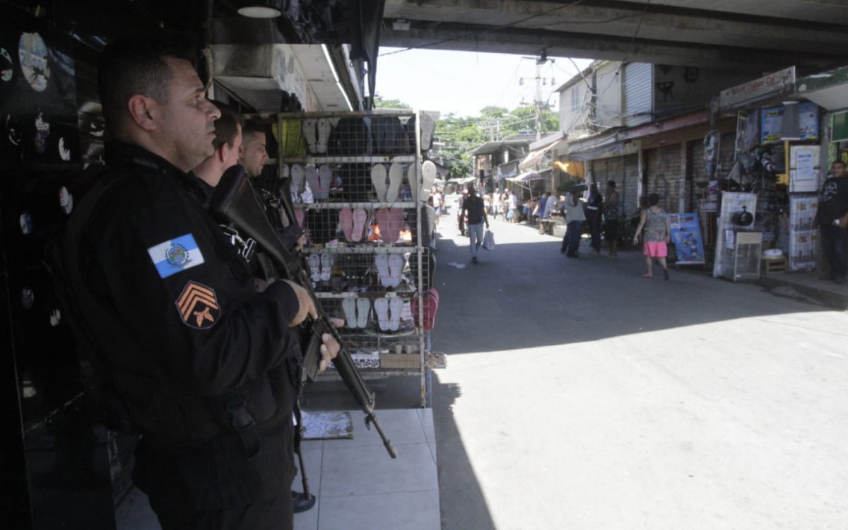 Policiamento reforçado no entorno da comunidade do Jacarezinho após três dias de intenso confronto - Marcos Porto/Agência O DIA