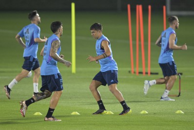 Dybala vê Messi como Maradona da geração: 'É um ídolo para todos nós'