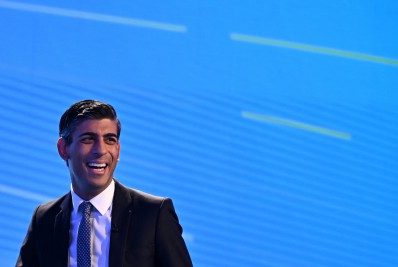 Premiê britânico defende Brexit após nova polêmica