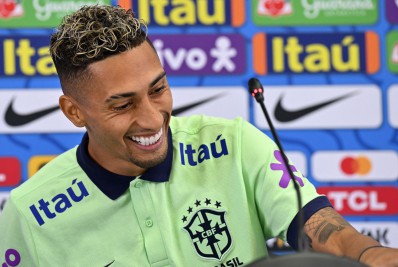 Raphinha reforça mistério de Tite e não revela escalação do Brasil: 'Não posso falar nada'