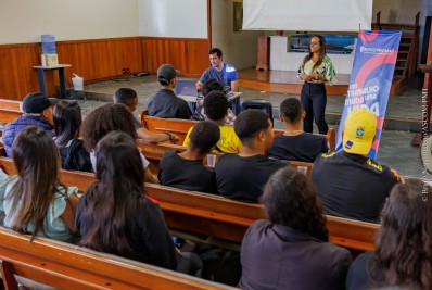 Feira de Carreiras orienta os jovens de Teresópolis sobre o mundo do trabalho