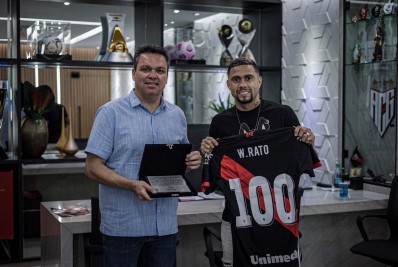 Cruzeiro e São Paulo formalizam oferta por Wellington Rato, mas Al-Batin, da Arábia, oferece mais ao Atlético-GO