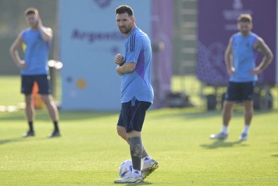 Messi tranquiliza sobre tornozelo inchado e avisa: 'É minha última Copa'