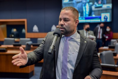 Com votação triplicada — e apenas uma dobrada —, deputado faz planos