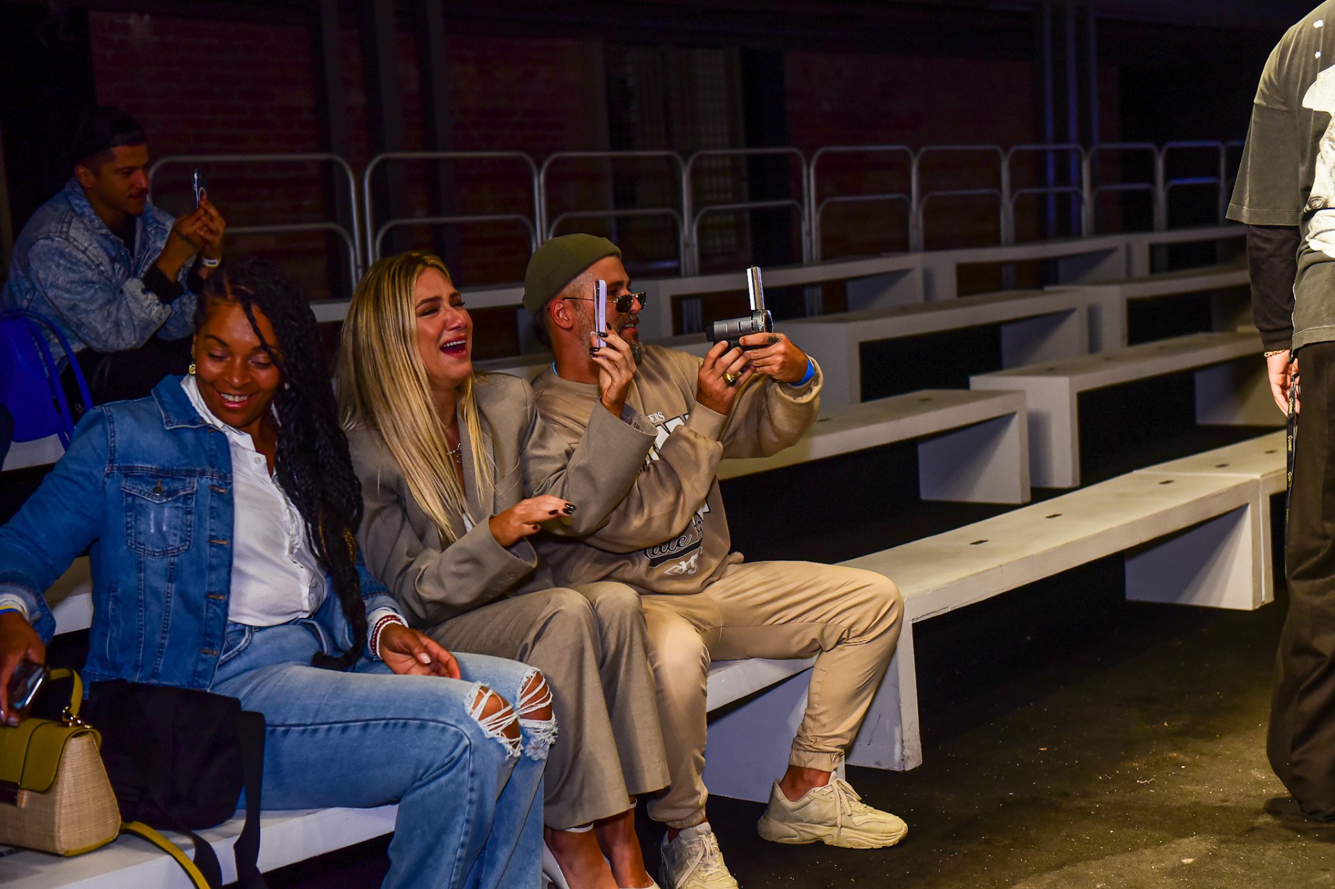 Bruno Gagliasso e Giovanna Ewbank se derretem pelo filho, Bless, durante último dia da São Paulo Fashion Week - Marcello Sá Barretto / AgNews