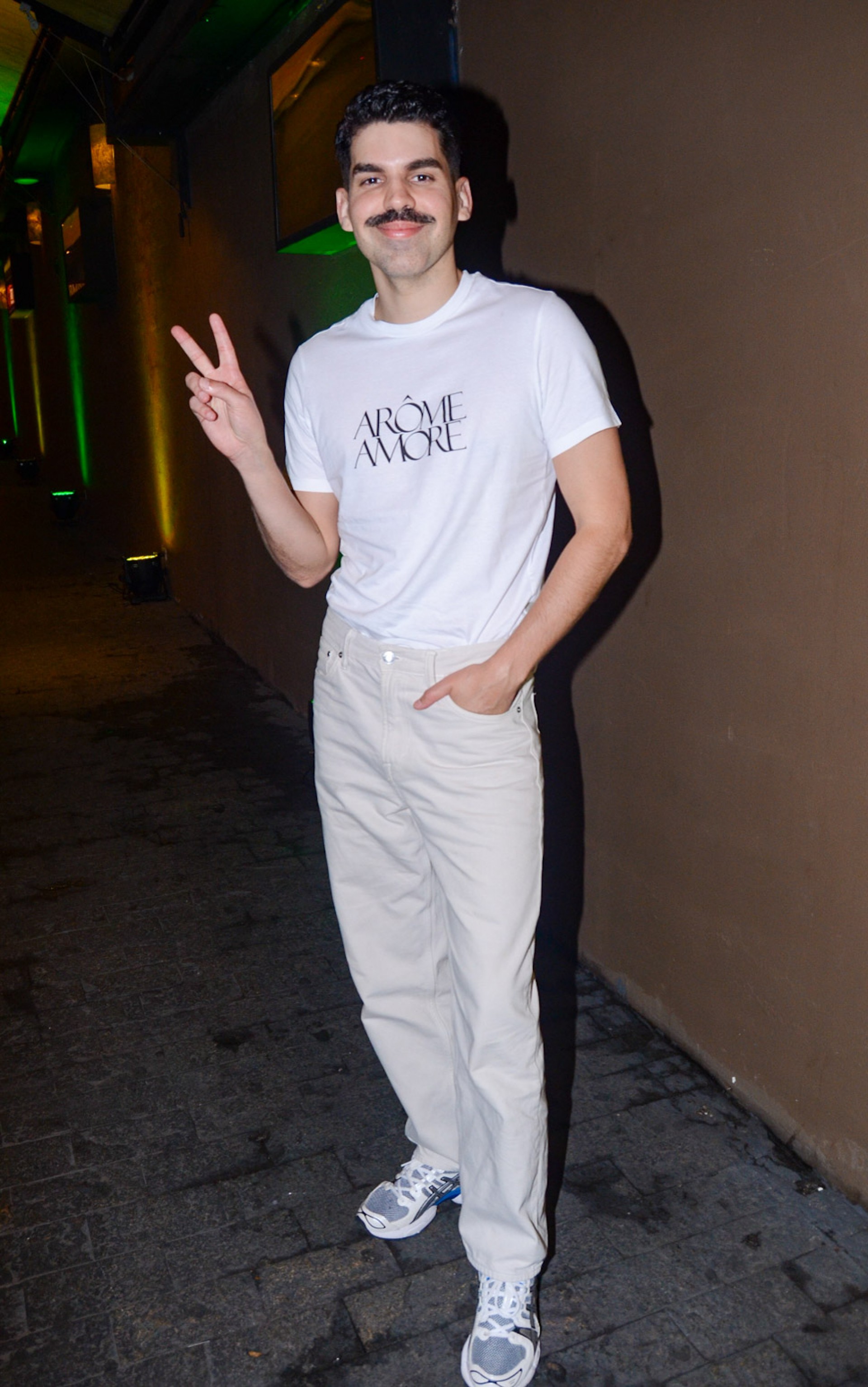 Mateus Carrilho marca presença no aniversário de Thelma Assis - Araújo / AgNews