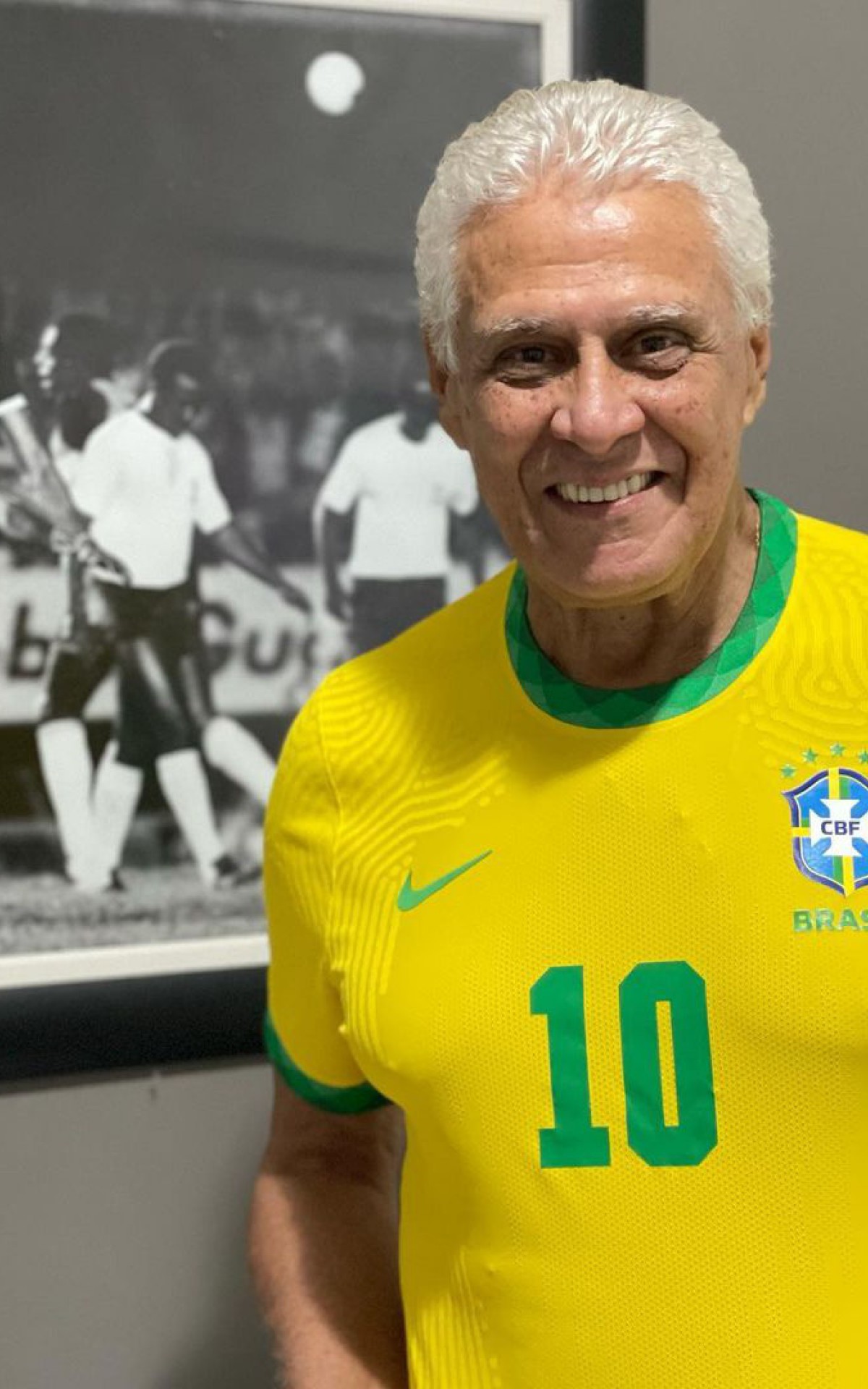 Roberto Dinamite é o jogador com mais hat tricks na história do Campeonato  Brasileiro; veja ranking