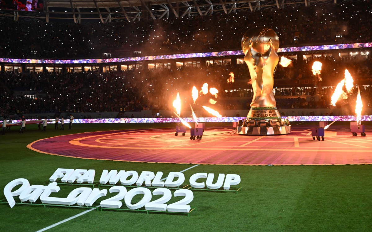 A tradicional festa pr&eacute;-jogo da Copa do Mundo do Catar com show de fogo