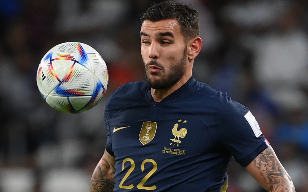 Theo Hern&aacute;ndez substituiu o irm&atilde;o, Lucas, que saiu machucado, e foi um dos destaques da partida 