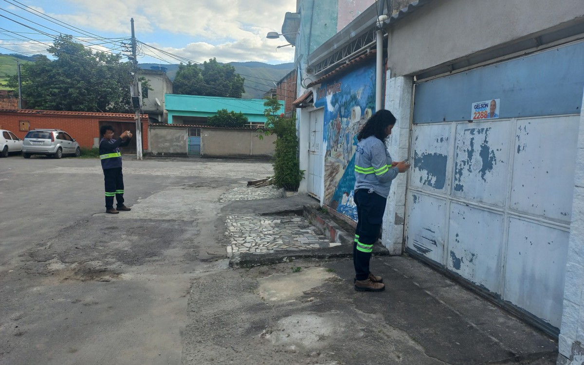 Equipes de Cadastro e Comercial realizando atendimentos as resid&ecirc;ncias e im&oacute;veis
