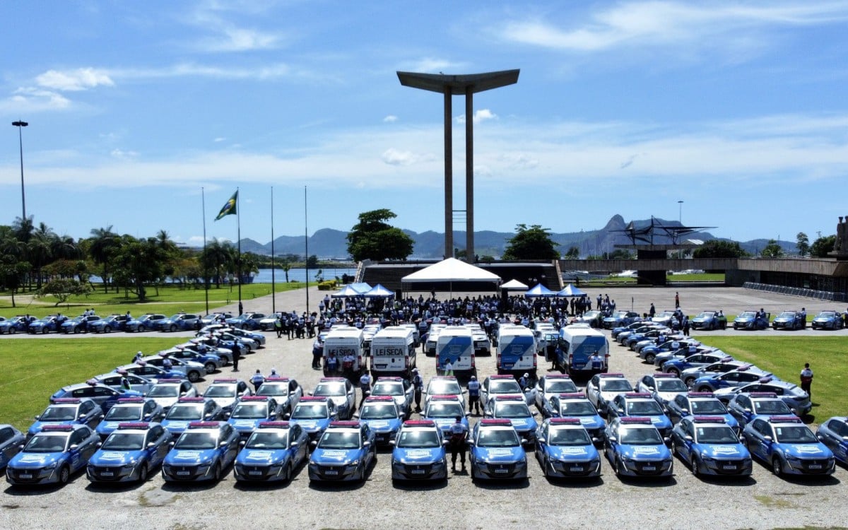 IGP de Caxias recebe três novas viaturas do Governo do Estado