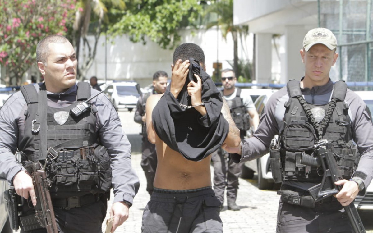Integrantes de organiza&ccedil;&atilde;o criminosa, acusada de tr&aacute;fico e roubo de cargas, foram presos em opera&ccedil;&atilde;o realizada pela Pol&iacute;cia Civil, com apoio do MPRJ