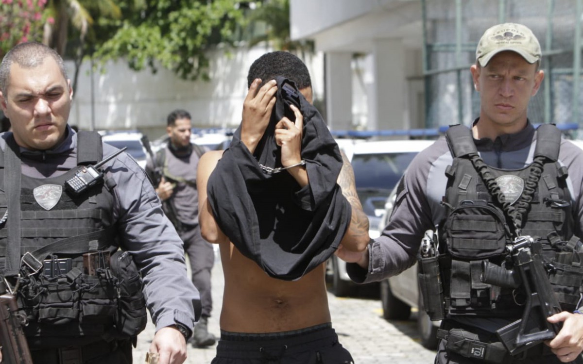 Integrantes de organiza&ccedil;&atilde;o criminosa, acusada de tr&aacute;fico e roubo de cargas, foram presos em opera&ccedil;&atilde;o realizada pela Pol&iacute;cia Civil, com apoio do MPRJ