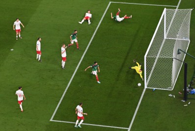 Confira imagens do empate sem gols entre México e Polônia