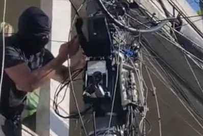 Polícia desarticula 'Big Brother' do tráfico e apreende câmera escondida em Manguinhos; veja vídeo