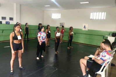 Coreógrafa Juliana Frathane escolhe bailarinas da Comissão de Frente da Inocentes de Belford Roxo