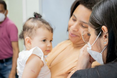 Nilópolis vacina primeiro bebê com comorbidade contra a Covid-19