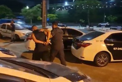 Homem é preso após esfaquear companheira na frente do filho 