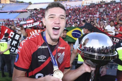 Vasco abre conversas para contratar Bissoli, do Athletico