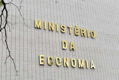 Economia bloqueia mais R$ 5,7 bi em despesas discricionárias para cumprir teto