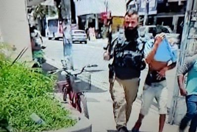 Suspeito de esfaquear adolescente se entrega em delegacia de São Gonçalo