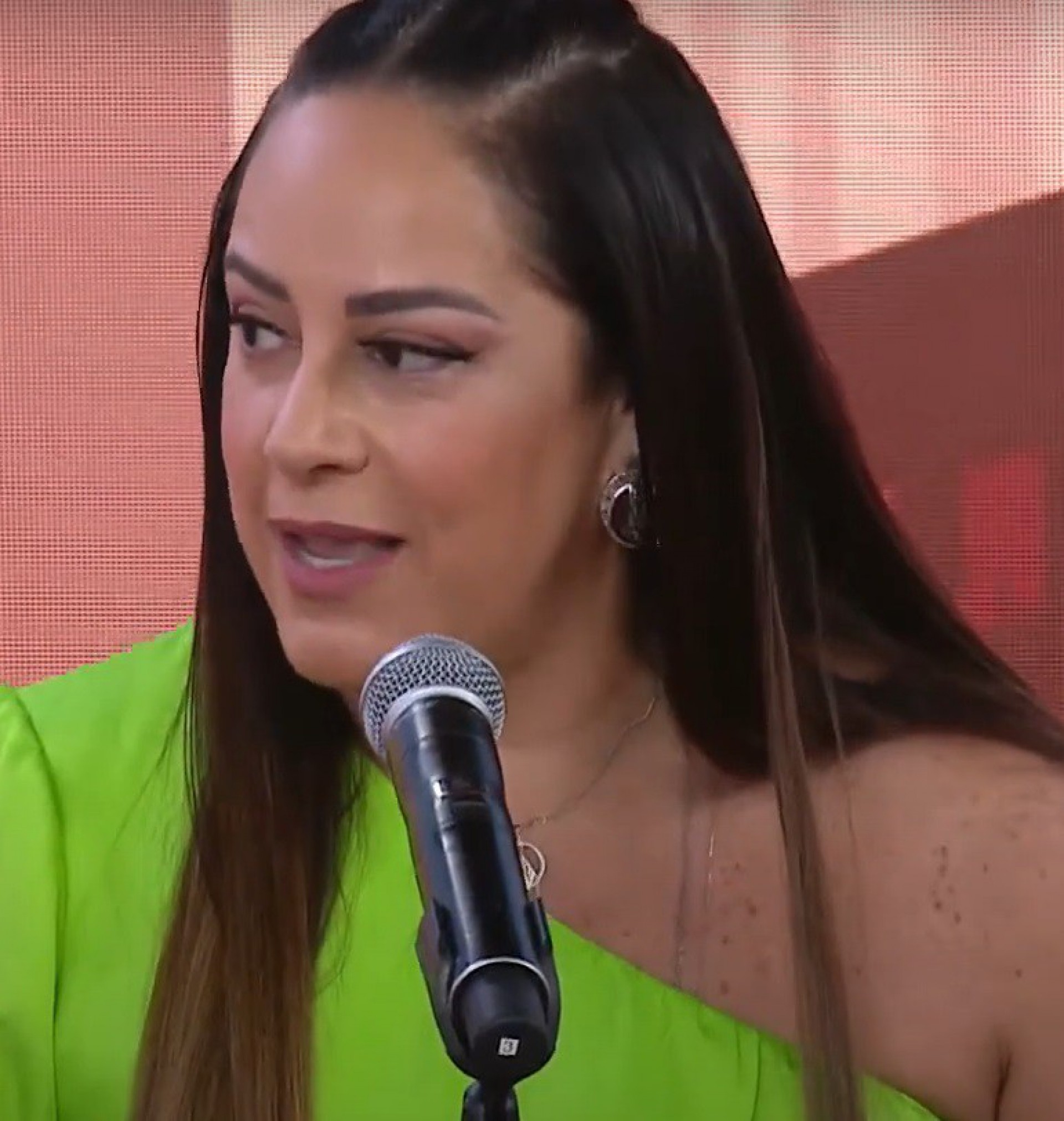 Silvia Abravanel opina sobre o comportamento de Patrícia - Reprodução de vídeo