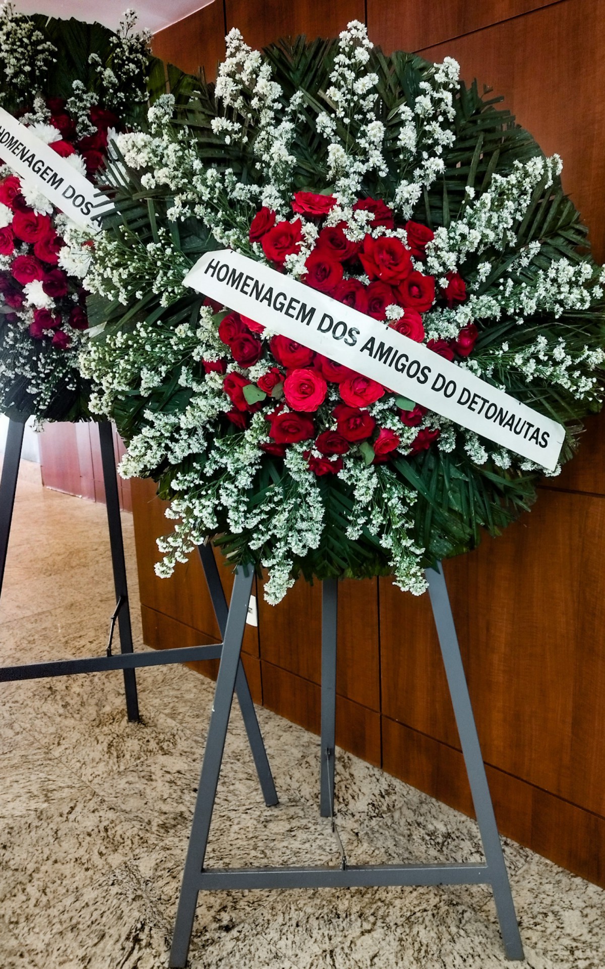 Os grupos Detonautas e The Fevers enviaram coroas de flores ao vel&oacute;rio de Erasmo Carlos