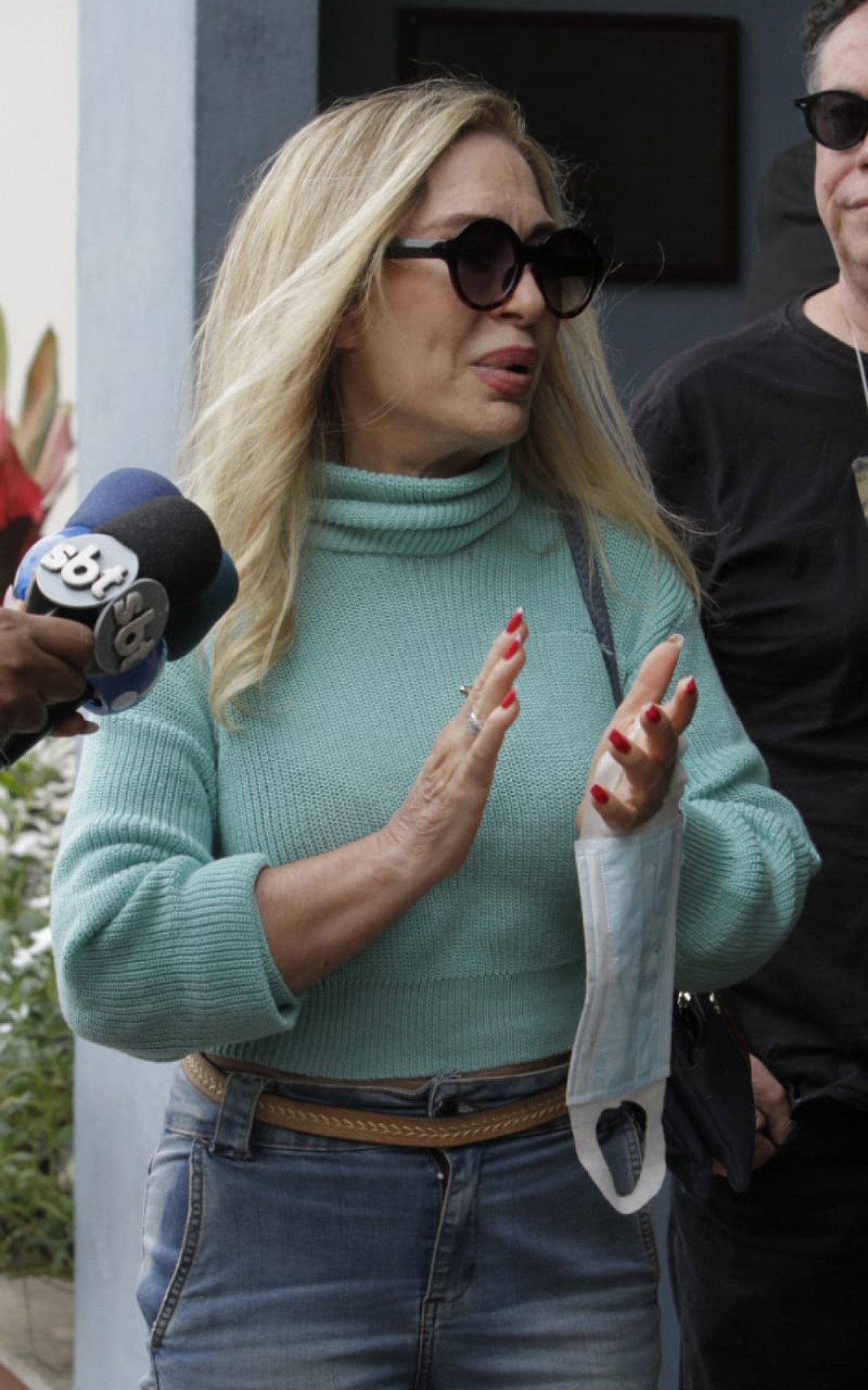 Rosemary comparece ao vel&oacute;rio de Erasmo Carlos