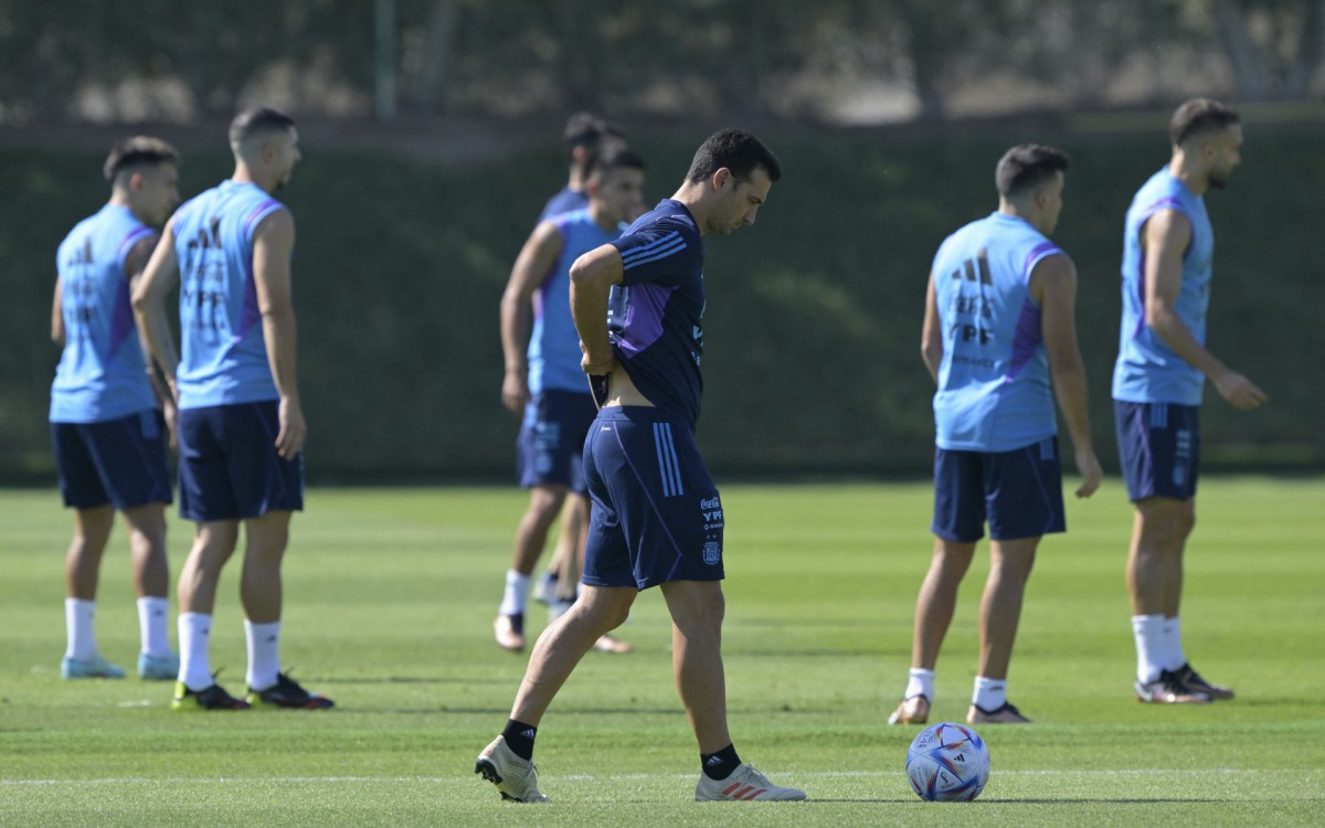Treino da Argentina ap&oacute;s derrota para Ar&aacute;bia Saudita tem caras fechadas