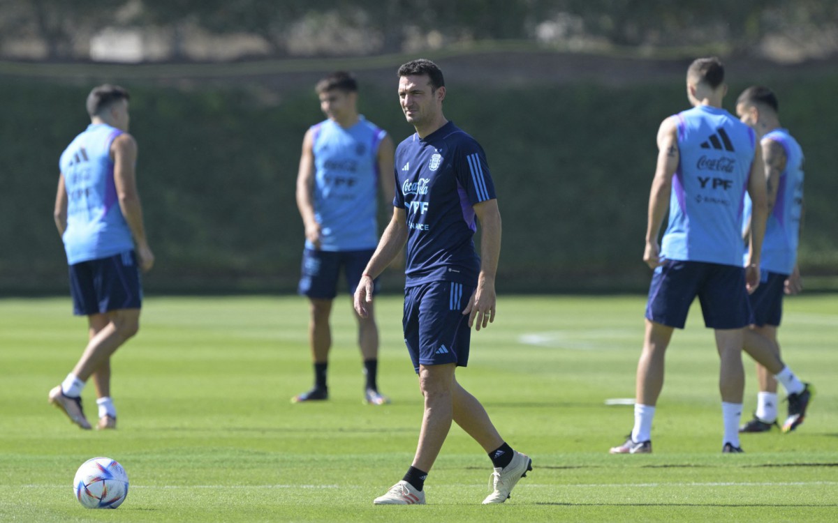 Treino da Argentina ap&oacute;s derrota para Ar&aacute;bia Saudita tem caras fechadas