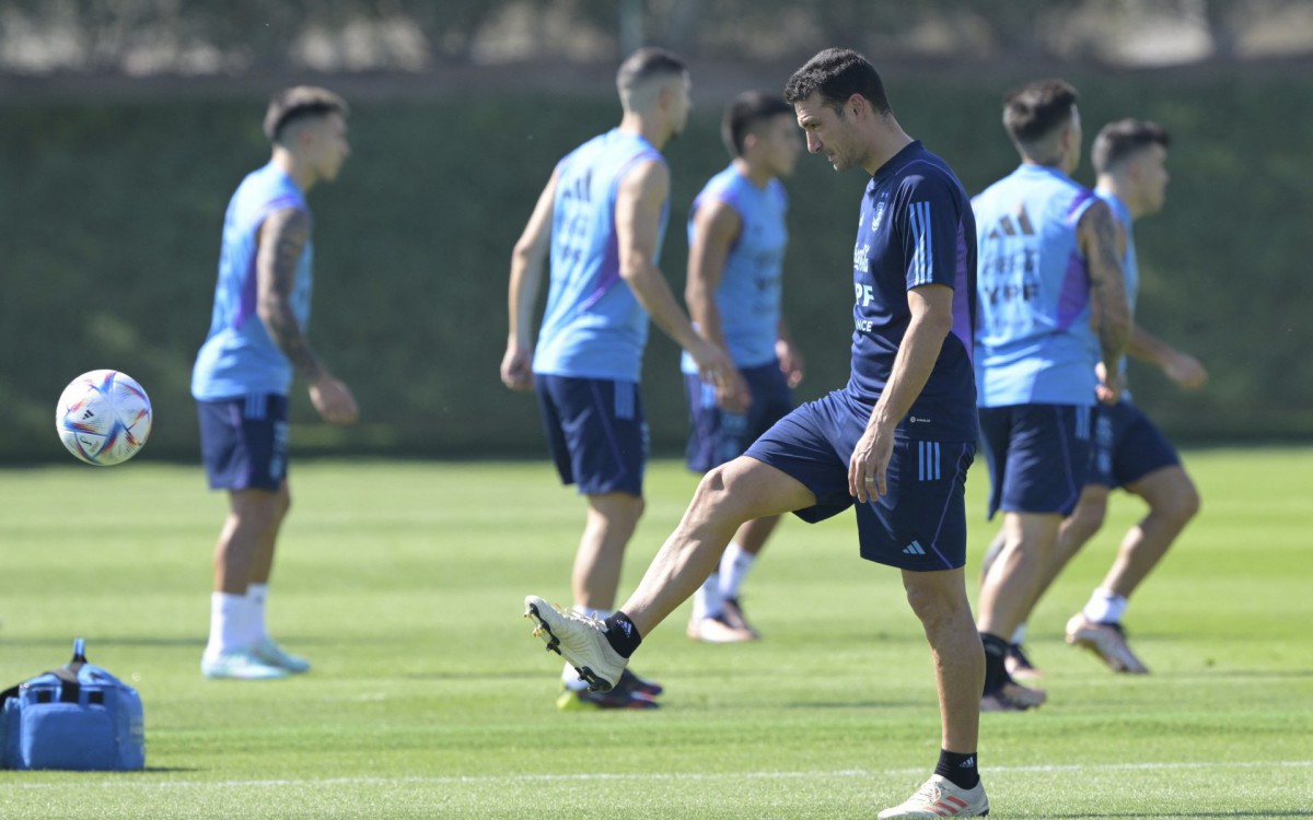 Treino da Argentina ap&oacute;s derrota para Ar&aacute;bia Saudita tem caras fechadas