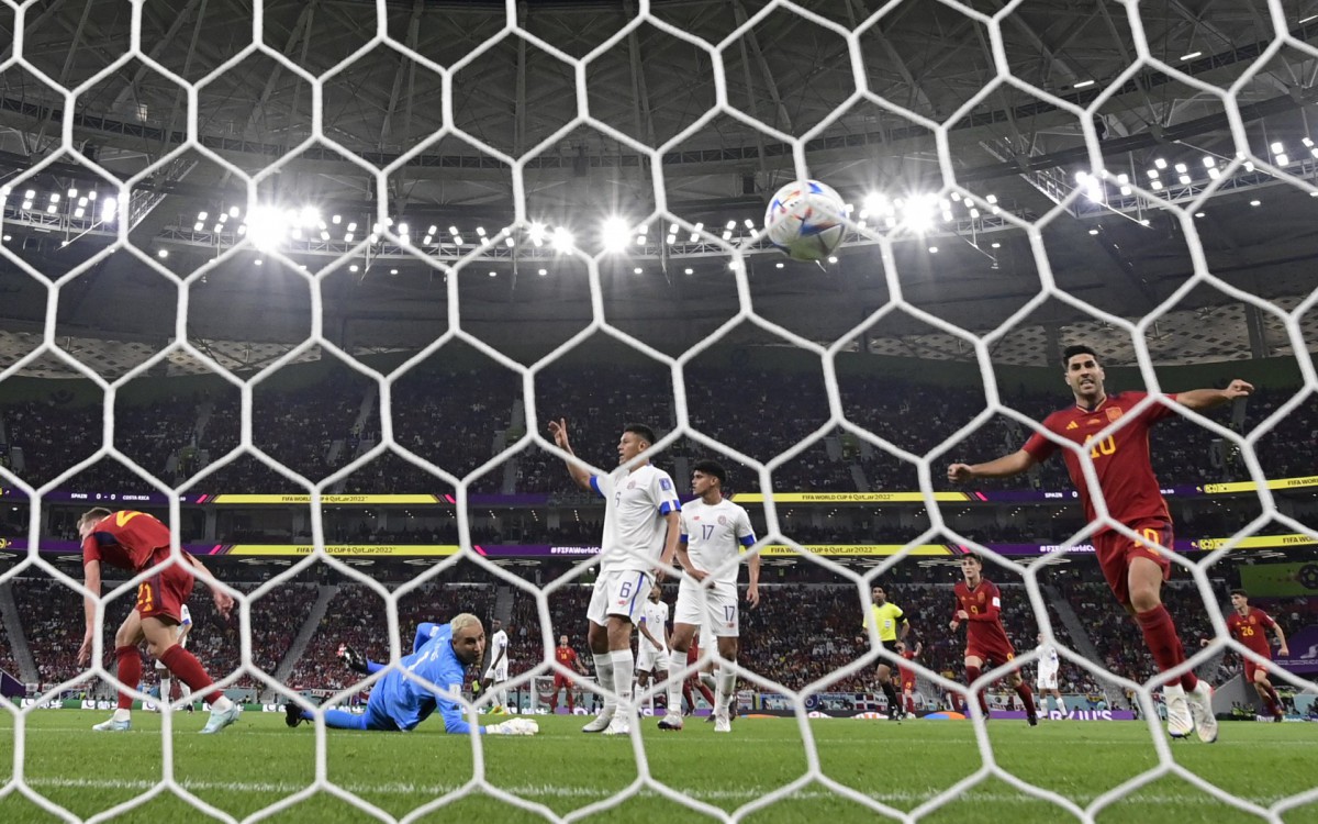 Espanha vence a Costa Rica e larga bem na Copa do Mundo