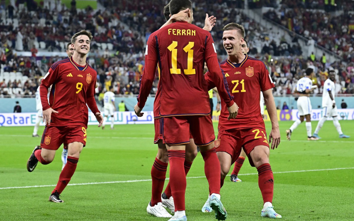 Espanha vence a Costa Rica e larga bem na Copa do Mundo