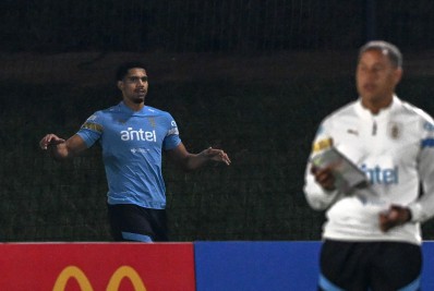 Barcelona promete acionar a FIFA se zagueiro uruguaio entrar em campo na Copa